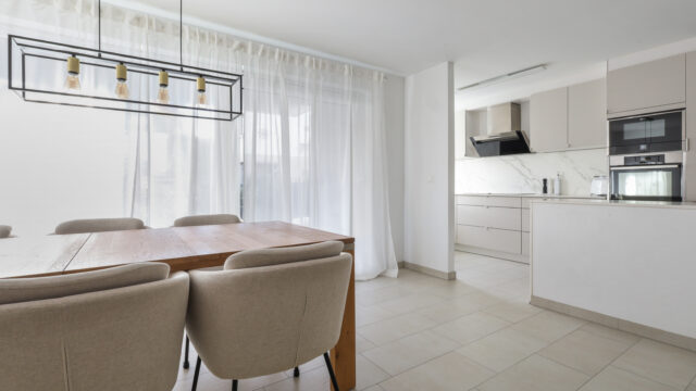 Moderne, neuwertige 3,5-Zi-Wohnung mit Garten und Garagenstellpl. in attraktiver Lage von Plieningen