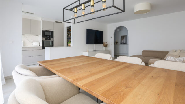 Moderne, neuwertige 3,5-Zi-Wohnung mit Garten und Garagenstellpl. in attraktiver Lage von Plieningen
