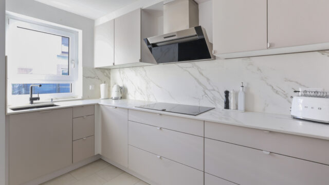 Moderne, neuwertige 3,5-Zi-Wohnung mit Garten und Garagenstellpl. in attraktiver Lage von Plieningen