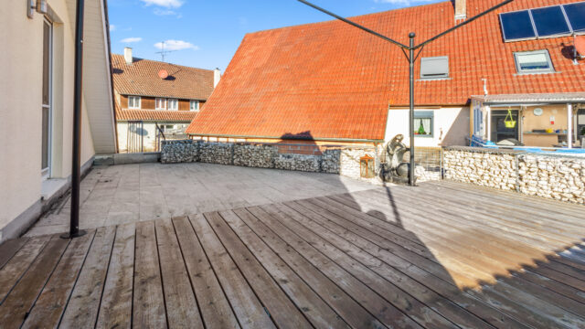 Freistehendes, neuwertiges EFH mit großer Garage, zwei Terrassen und Garten in Allmersbach