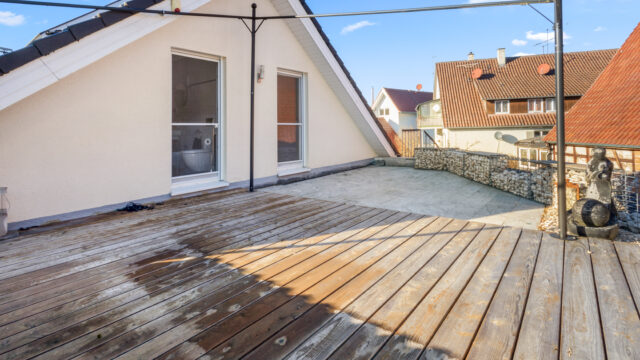 Freistehendes, neuwertiges EFH mit großer Garage, zwei Terrassen und Garten in Allmersbach