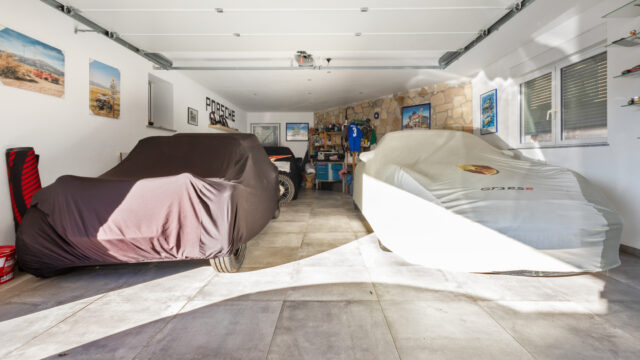 Freistehendes, neuwertiges EFH mit großer Garage, zwei Terrassen und Garten in Allmersbach