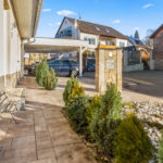 Freistehendes, neuwertiges EFH mit großer Garage, zwei Terrassen und Garten in Allmersbach
