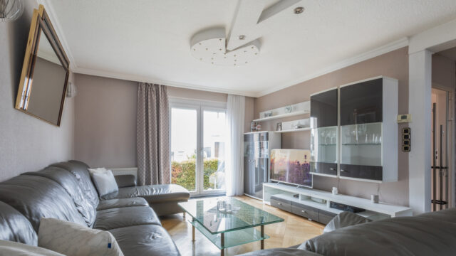 Großzügige Zwei-Zimmer-Erdgeschosswohnung mit Zwei Terrassen und toller Aussicht in Stuttgart-Rohr