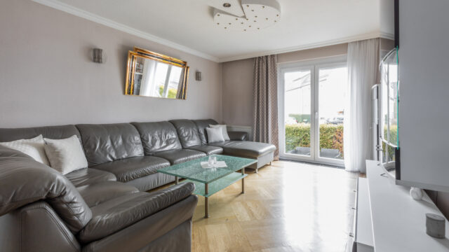Großzügige Zwei-Zimmer-Erdgeschosswohnung mit Zwei Terrassen und toller Aussicht in Stuttgart-Rohr