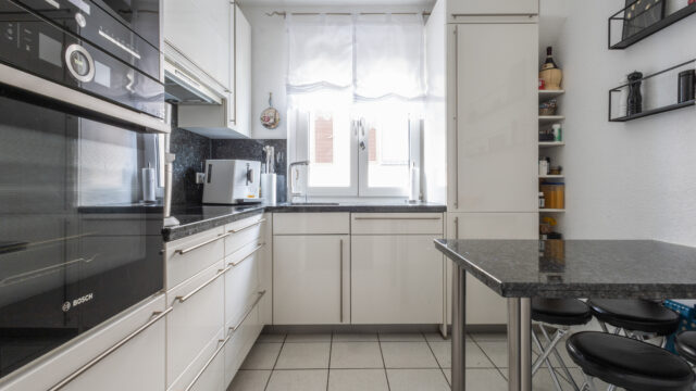Großzügige Zwei-Zimmer-Erdgeschosswohnung mit Zwei Terrassen und toller Aussicht in Stuttgart-Rohr