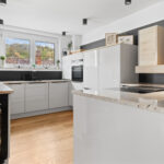 Moderne und möblierte 3,5-Zi-WHG mit hochwertiger Ausstattung, Balkon & TG-Stellplatz zu vermieten