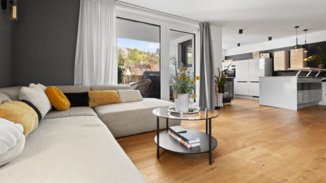 Moderne und möblierte 3,5-Zi-WHG mit hochwertiger Ausstattung, Balkon & TG-Stellplatz zu vermieten