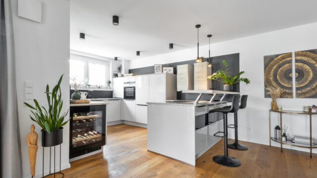 Moderne und möblierte 3,5-Zi-WHG mit hochwertiger Ausstattung, Balkon & TG-Stellplatz zu vermieten