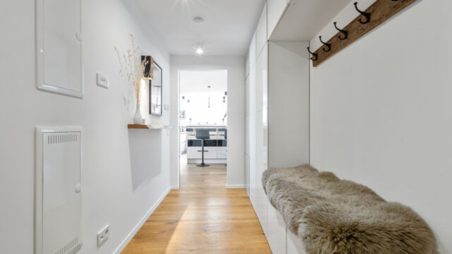 Moderne und möblierte 3,5-Zi-WHG mit hochwertiger Ausstattung, Balkon & TG-Stellplatz zu vermieten