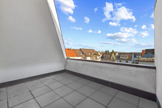 Super Preis! Moderene helle 2,5 ZI-DG-Whg. mit Dachausbau