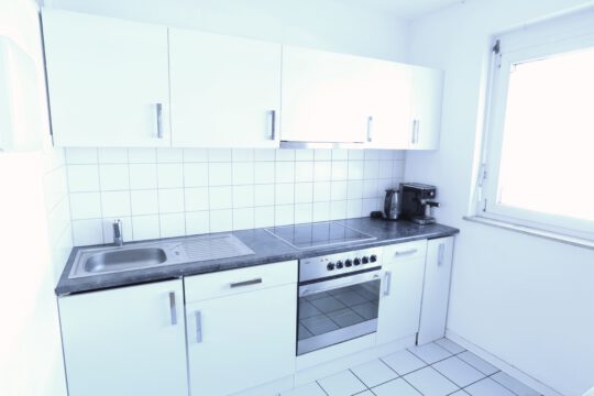 Vermietete 1,5-Zi. Wohnung mit Südbalkon und Garagenstellplatz in zentraler Lage von Leinf.-Echterd.