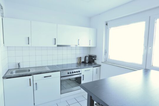 Vermietete 1,5-Zi. Wohnung mit Südbalkon und Garagenstellplatz in zentraler Lage von Leinf.-Echterd.