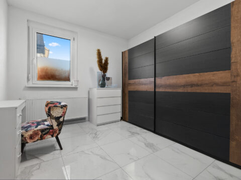 Renovierte 4,5 Zimmer Wohnung mit separatem Hauseingang und Stellplatz in Gärtringen