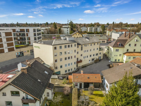 Investitionsmöglichkeit in Gauting: Wohn- und Geschäftshaus mit Hotel und Entwicklungspotenzial