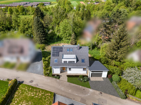 Bieterverfahren: Erstbezug! Exklusives und luxuriöses EFH mit ca. 1950 m² Grundstück in Gniebel