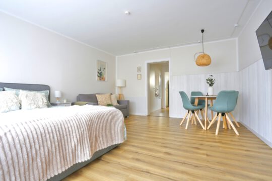 Helle und gepflegte Ein-Zimmer-Wohnung mit Terrasse in ruhiger Wohnlage von Filderstadt-Plattenhardt