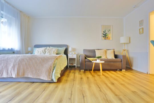 Helle und gepflegte Ein-Zimmer-Wohnung mit Terrasse in ruhiger Wohnlage von Filderstadt-Plattenhardt